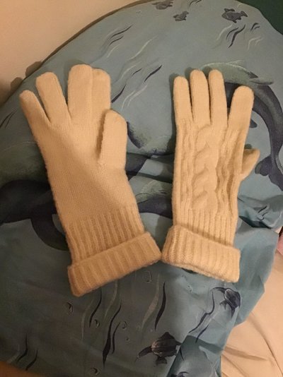 Cream White Knitted Gloves.jpg