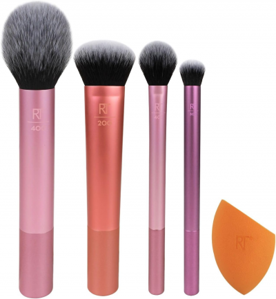 4 Makeup Brushes and Makeup Sponge.png