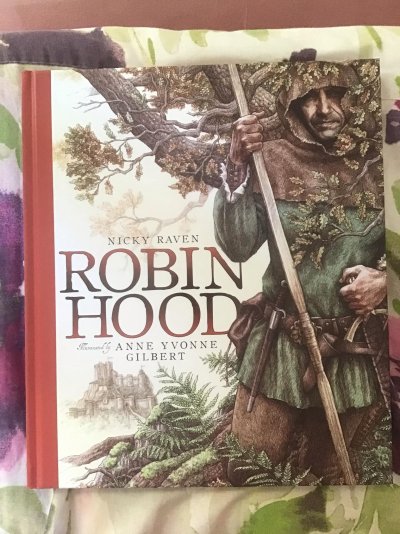 Robin Hood - Nicky Raven Anne Yvonne Gilbert Hardback.jpg