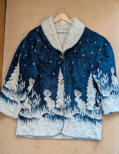 Vinted Country Woods Snowy Scene Fleece Image 1 Front.jpg