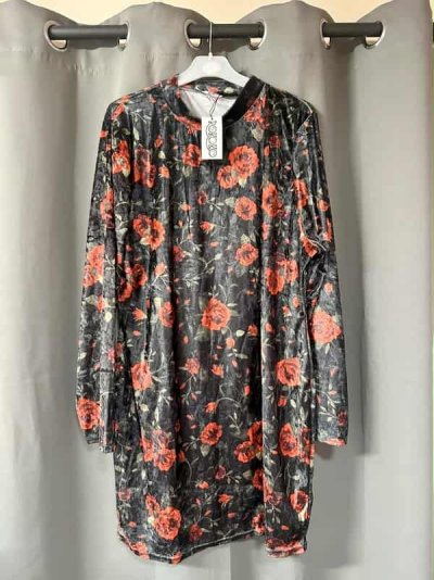 Vinted Rokoko Black Velvet Dress Red Roses.jpg