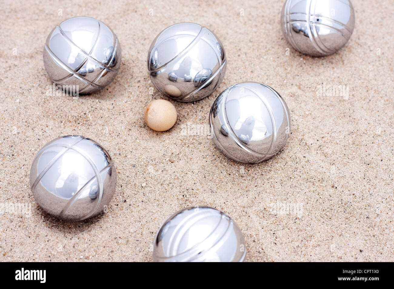 game-of-jeu-de-boule-silver-metal-balls-in-sand-a-french-ball-game-CPT1X0.jpg