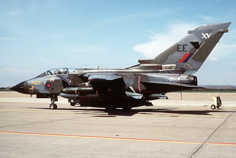 800px-TornadoGR1_XVSqn_RAF_1987.jpeg